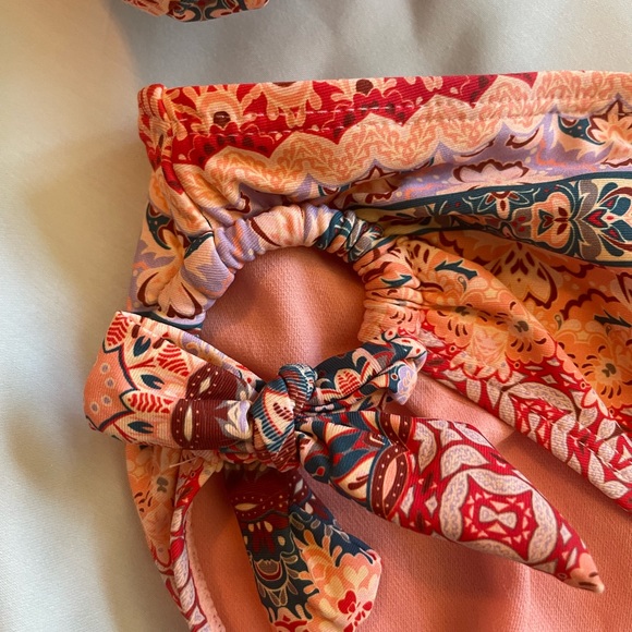 Fun pattered bikini. Like new condition. Not sure of brand - Picture 3 of 3